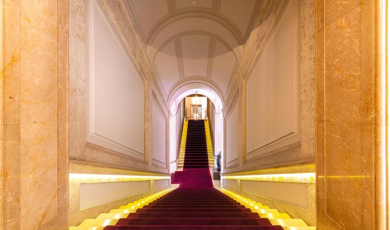 Pousada de Lisboa Praça do Comércio - Small Luxury Hoteles of the World Exterior foto The staircase of the National Museum of the Republic of China