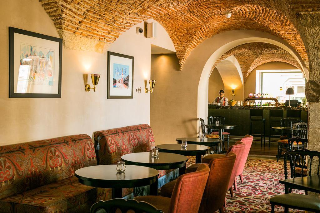 Pousada de Lisboa Praça do Comércio - Small Luxury Hoteles of the World Exterior foto The bar at the Hotel de la Ville